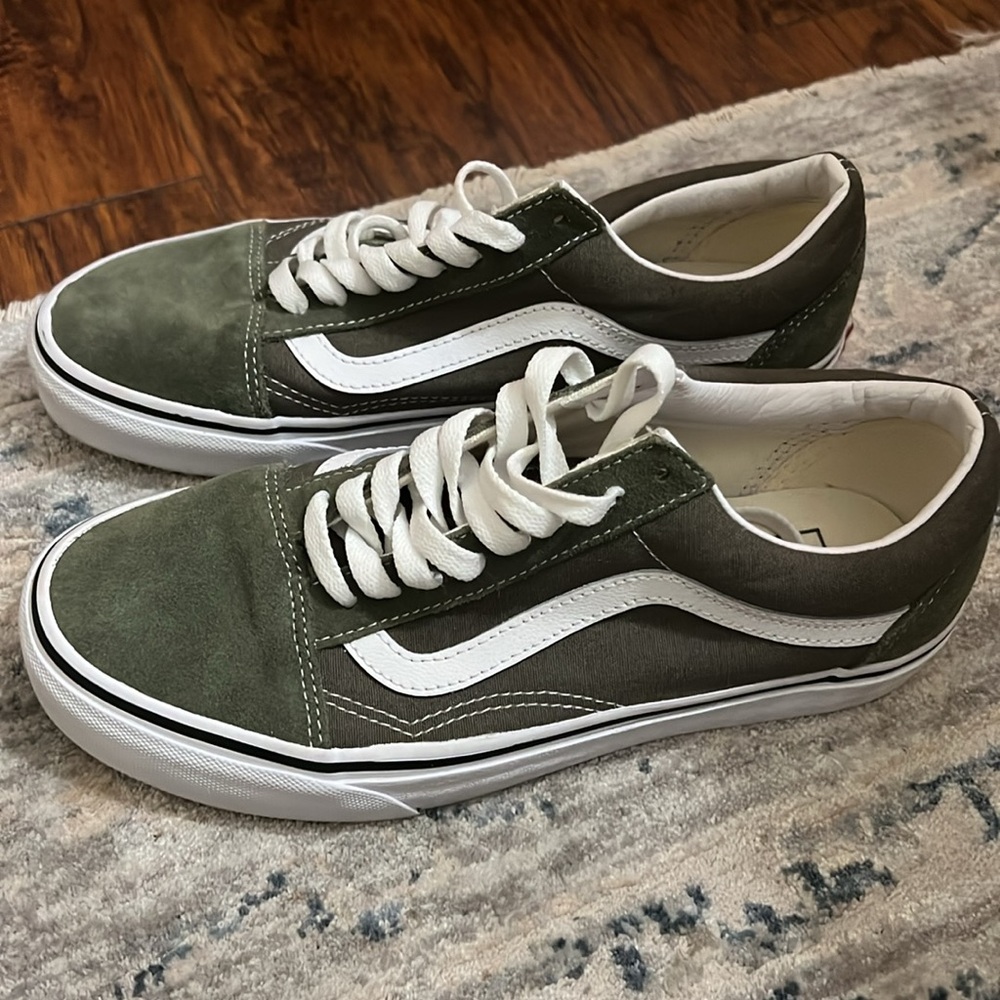 VANS (BRAND NEW- NEVER WORN)
